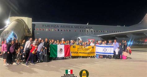 México evacúa a 135 de sus ciudadanos de Israel en un vuelo militar